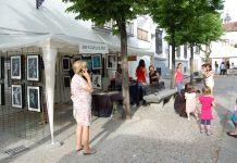 Artesanía en la plaza de la Constitución Villaviciosa de Odon