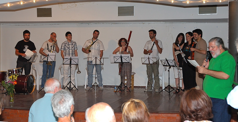 Verum y amigos interpretaron las "Canciones de San Juan".