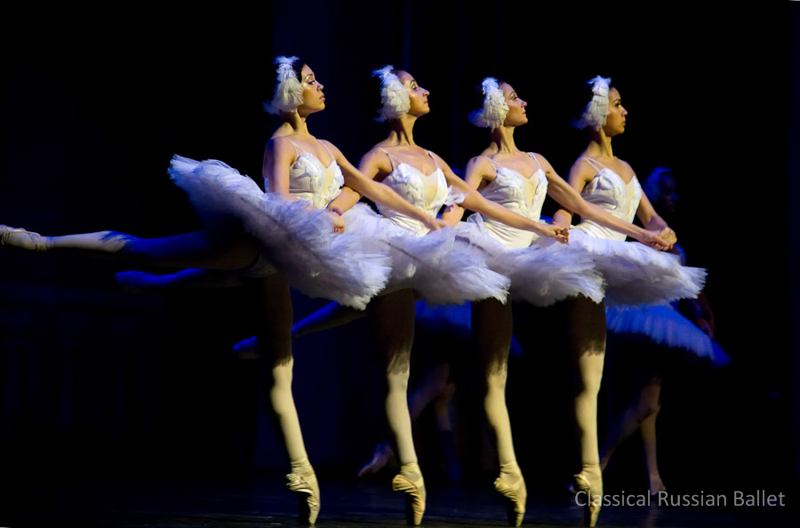La-compañía-de-danza-Classical-Russian-Ballet-interpreta-El-lago-de-los-cisnes-en-el-Teatro-Nuevo-Apolo