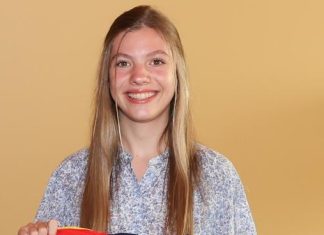 la infanta sofia con la camiseta de la seleccion española de futbol foto casa real web