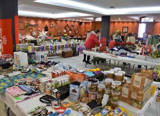 Mercadillo solidario de Navidad de la asociacion Villa Felina en Villaviciosa de Odon