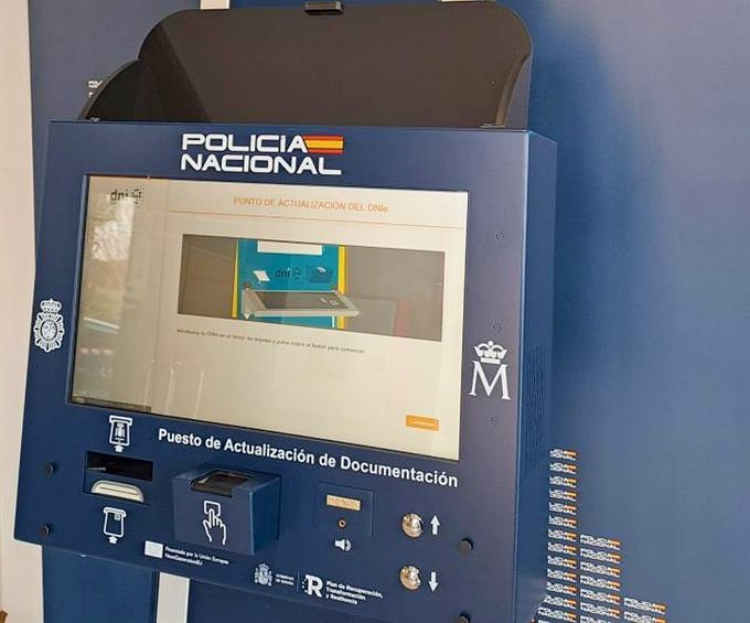 Las máquinas de actualización de documentación de la Policía Nacional llegan a nueve municipios de la Comunidad de Madrid Arroyomolinos punto de actualización de documentación de la policia nacional