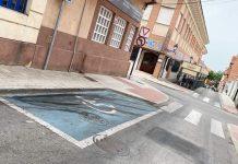 Orines de perro en la calle Campo de Villaviciosa de Odón junio 2025