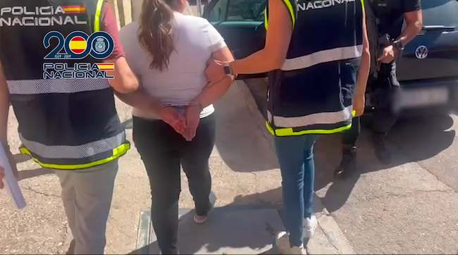 Detenida por estafas violentas a ancianos fingiendo ser empleada de banca La Policía Nacional detiene a una mujer que había estafado más de 128.000 euros a personas mayores