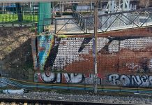 Imagen de un muro en la línea C-5 de Cercanías de Madrid, en Alcorcón febrero 2026